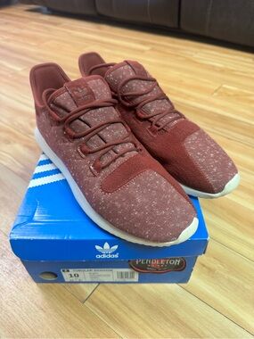 Adidas tennis shoes